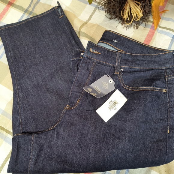 Women's Dark Blue Capri Jeans - Picture 2 of 5